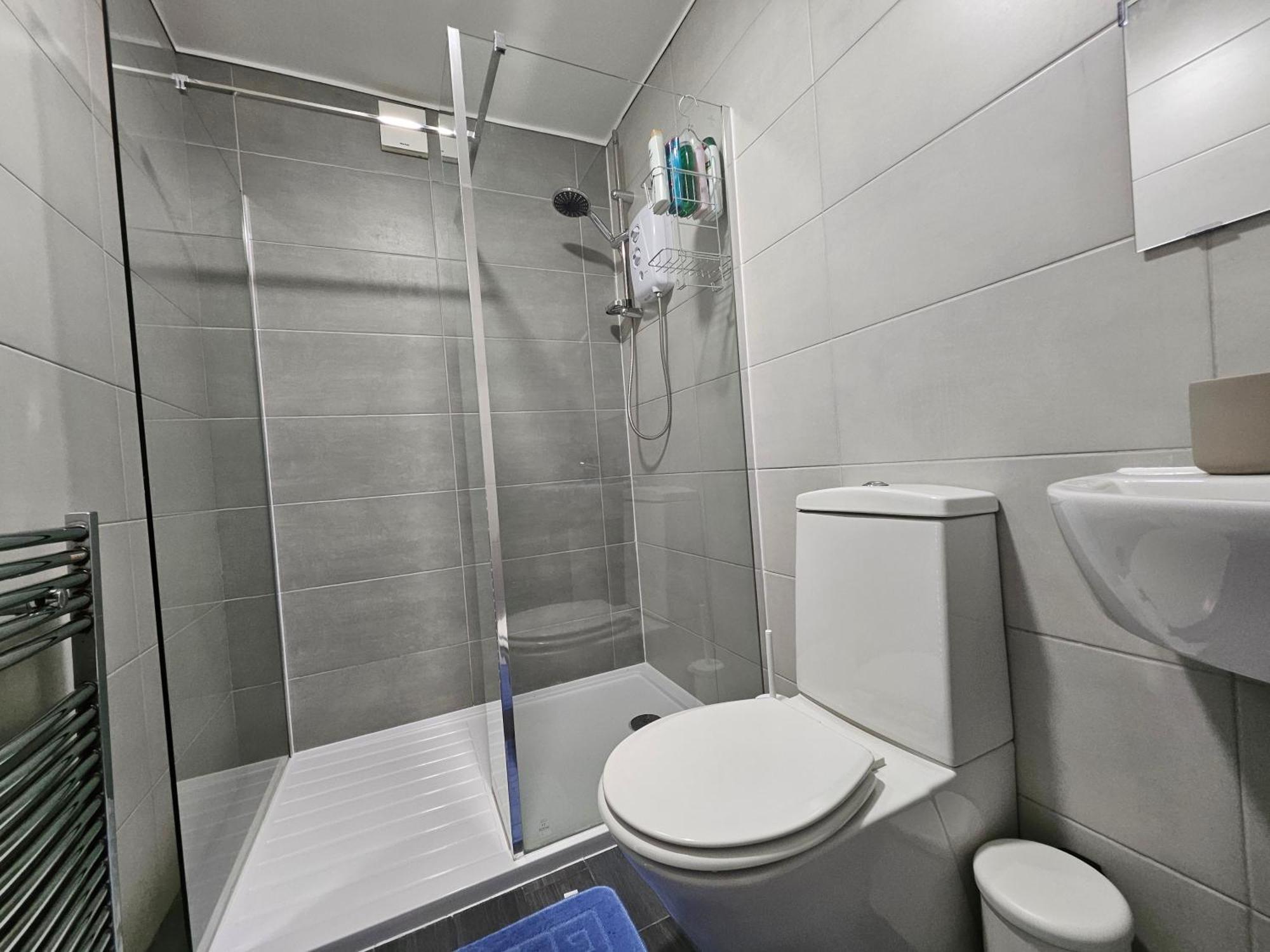 Modern Spacious Flat 10 Minutes From Big Ben Londra
